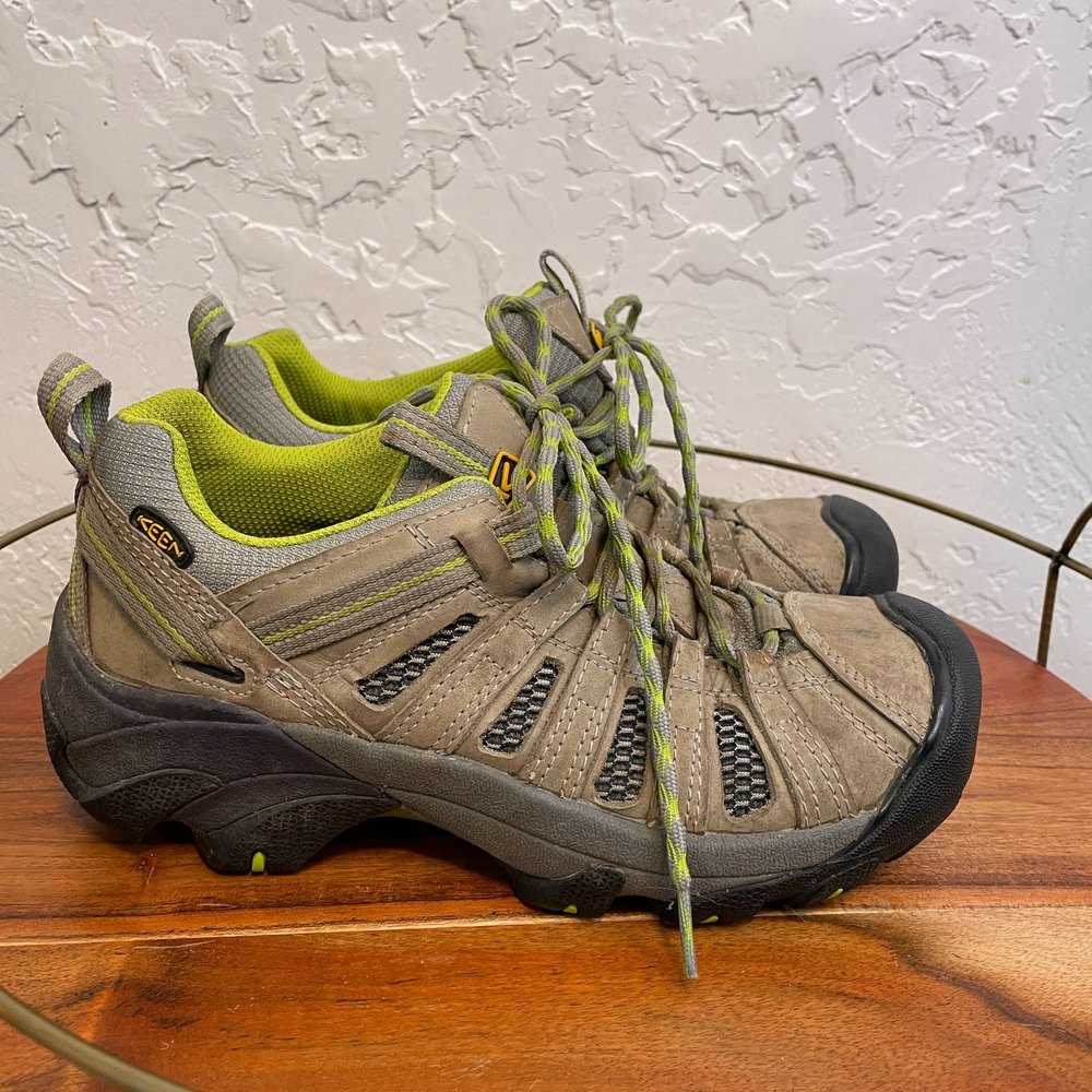 Keen {8} Tan/Brown Hiking Boots